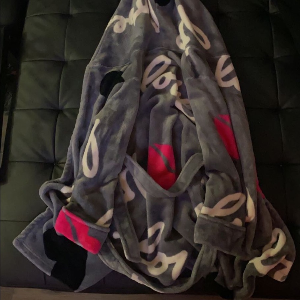 ❤️❤️ Betsey Johnson Cozy Lounge Robe - Picture 6 of 6